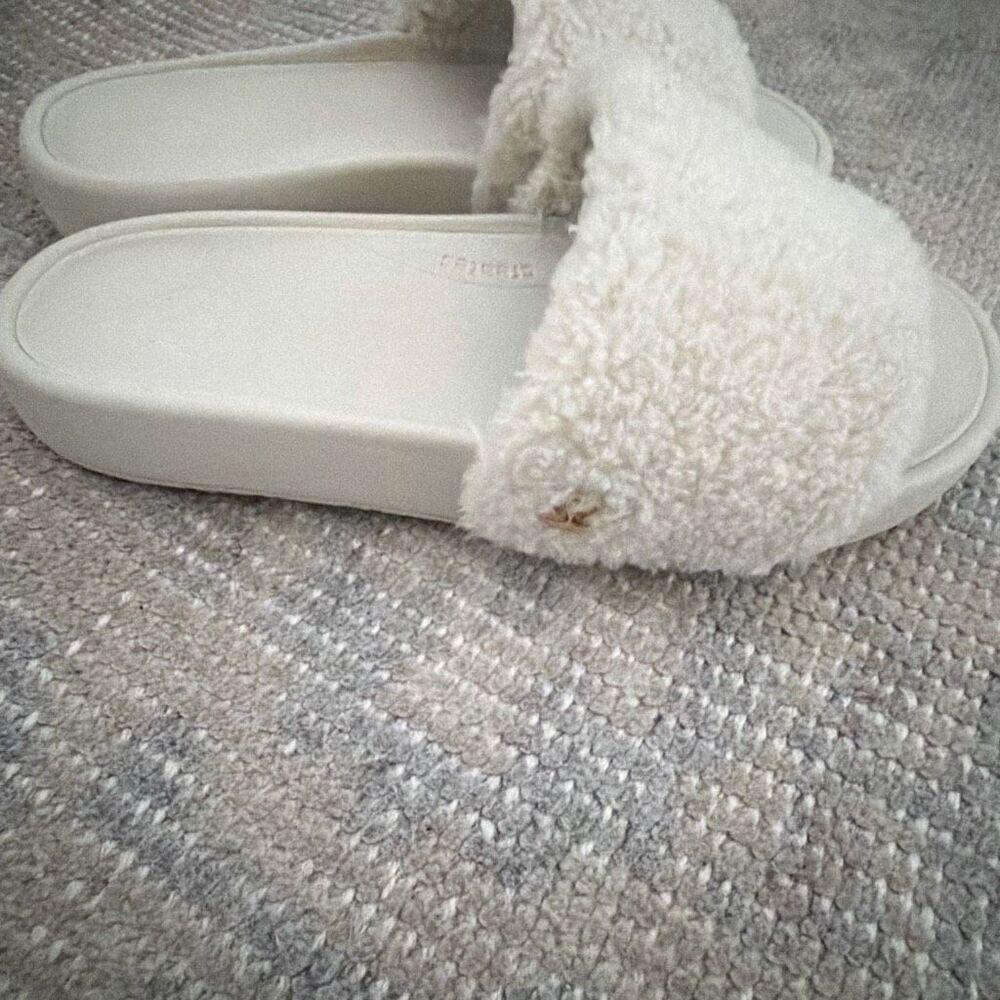 Lululemon Fleece Restfeel Slides Size 7 - Picture 6 of 11